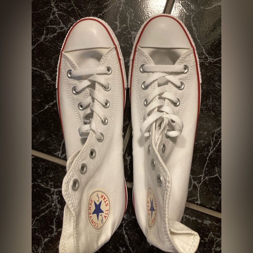 NWOT Converse Chuck Taylor All Star high-top sneaker in White canvas. Size 9.5